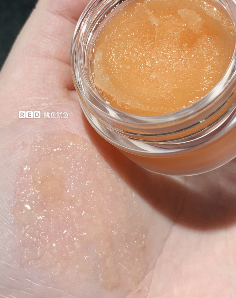 拥有着蜜桃冰沙质地的唇部磨砂膏!