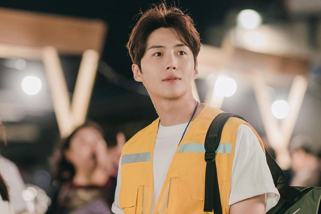 韩网论坛从昨日起开始有知情媒体人士爆料,指出「爆料人A某(K某前女友)的真实身份具有相当大的影响力」,还表示大众知道当事人身份后会更加冲击,瞬间让网友们浮想联翩!