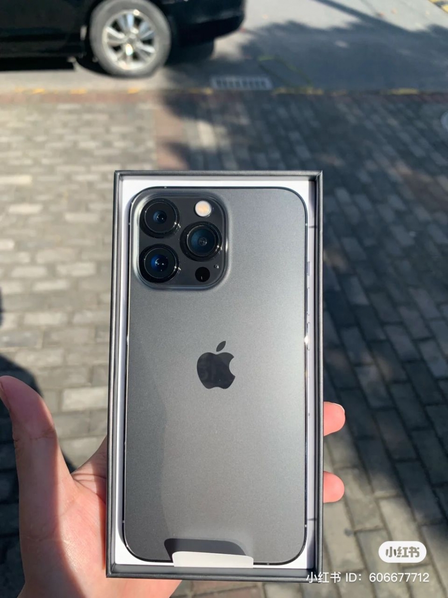 iPhone 13 Pro 的价格完全没有涨价~甚至比去年的 iPhone 12 Pro 还便宜一点