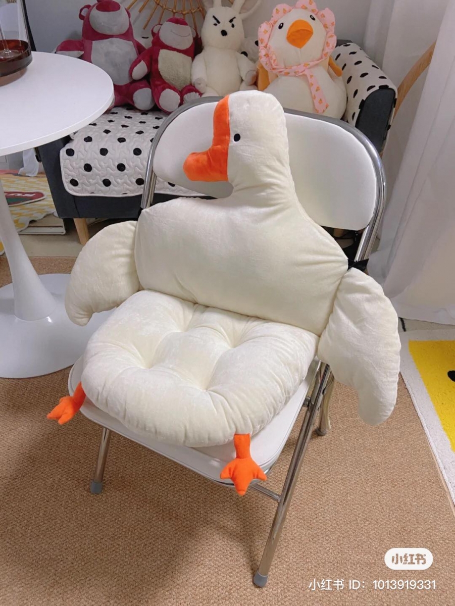 长期坐在电脑面前埋头工作难免会腰酸背痛，这时候入手一个舒服的后背坐垫最适合不过