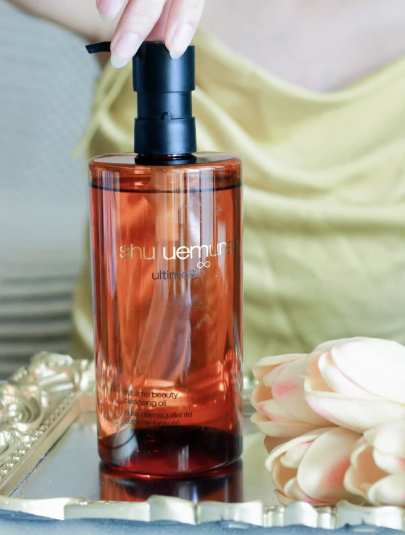 含有98%的养肤成分,还添加了山茶花、人参根、霍霍巴籽油和角鲨湾