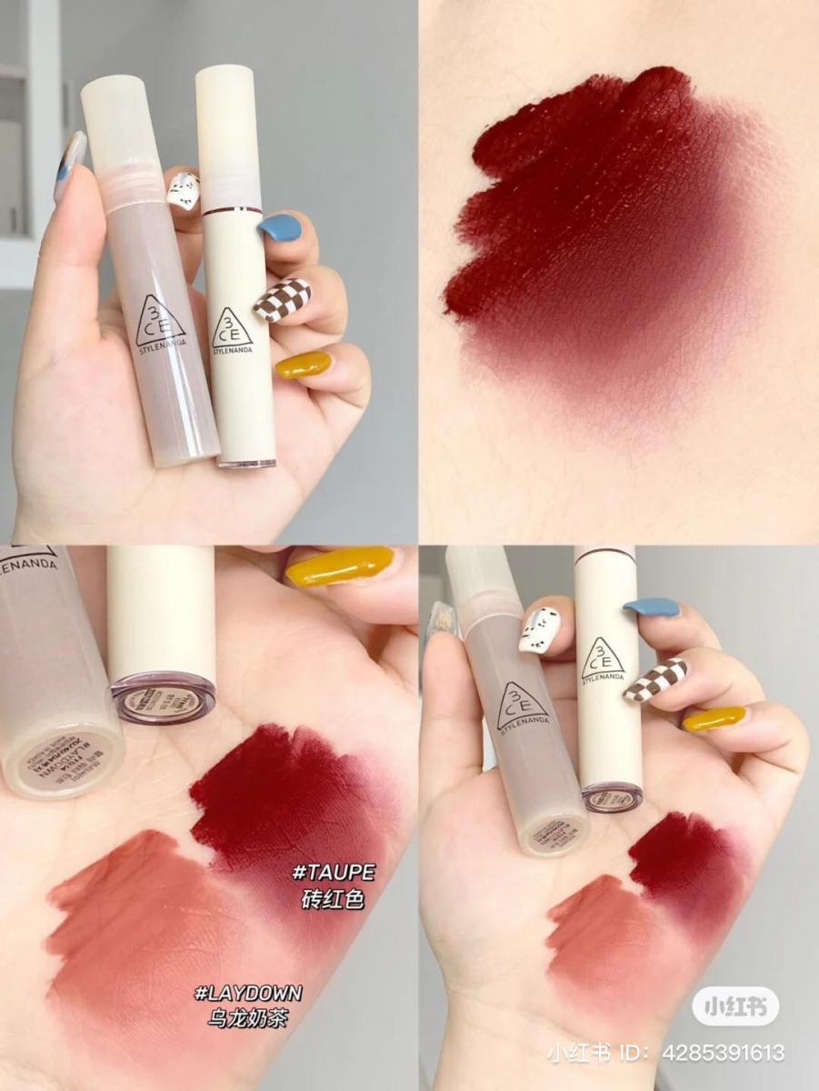 「水雾唇露」上嘴后立马化为雾面效果,质地非常轻盈好延展,上嘴后就像染唇液一样上色, EASY 打造全天俏皮性感的魅力唇妆。