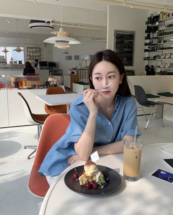 适当的允许自己偶尔任性一下,去做那些让自己真正开心的事。