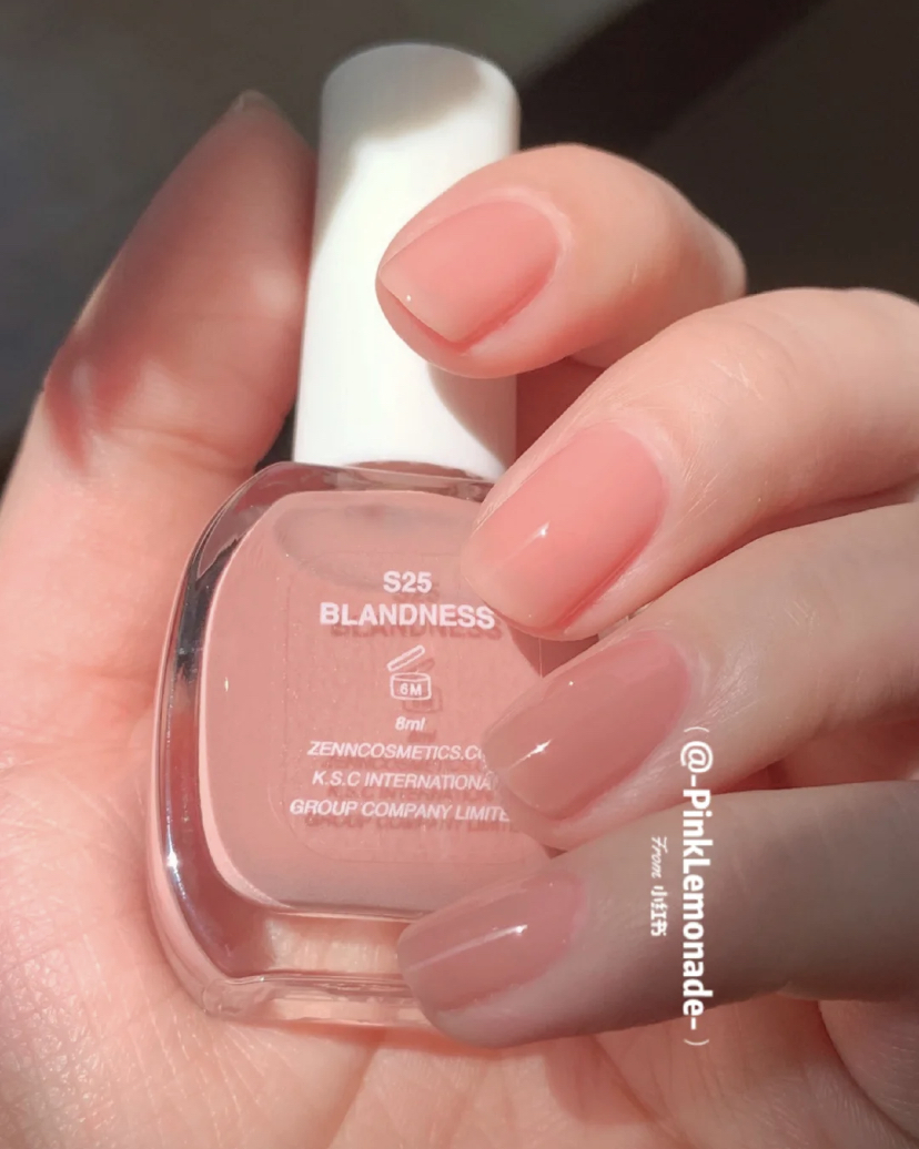 果冻质地的效果看起来嫩嫩的，而且显肤白又不带攻击性，让气质瞬间变得更甜美～