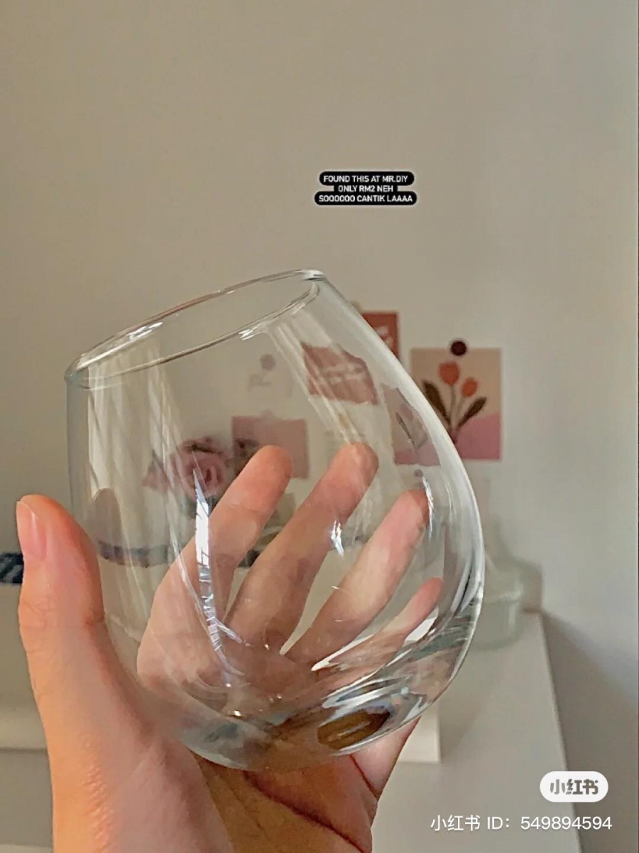 疫情宅家的生活模式也让餐具碗碟行业崛起,在 MR.DIY 也能入手 RM 2 玻璃质感杯子。
