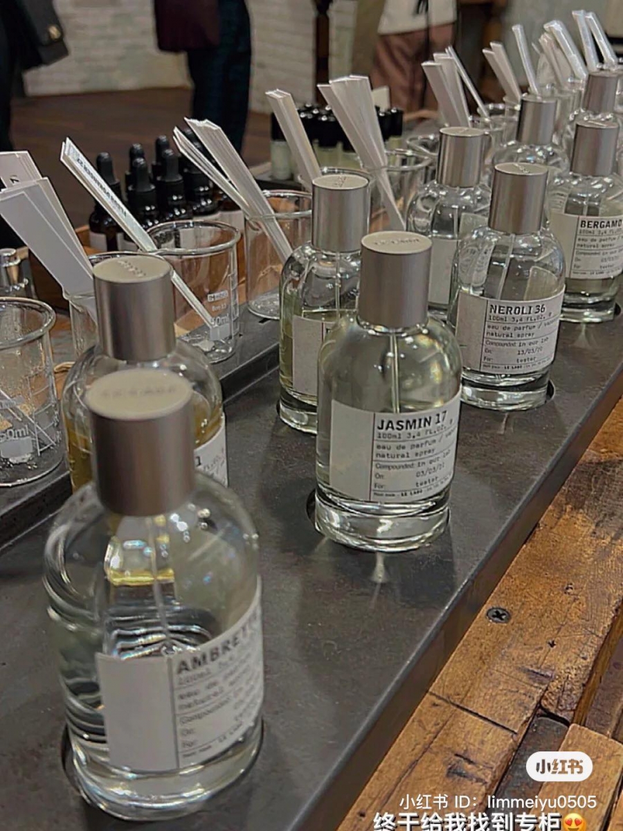 为了揭秘和拆解香水背后的制造工艺，Le Labo 也成立了自己的实验室~希望寻求不怎么千篇一律的产品