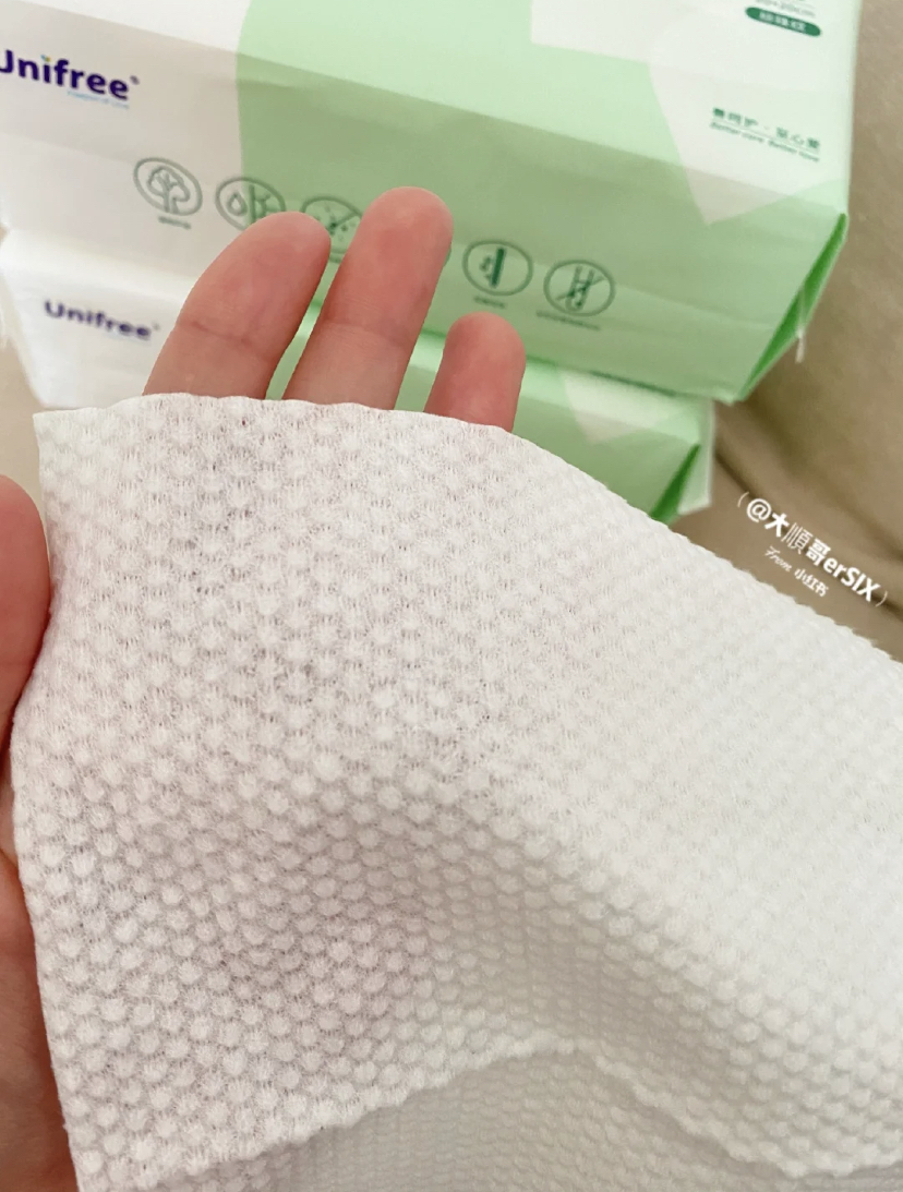 除了湿敷，它还可以做卸妆棉，卸甲巾等， 真的是一棉多用