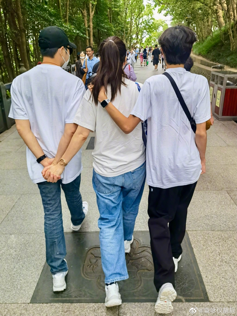 对于来自不易的孩子，袁咏仪和张智霖都希望能给予他百分百的关注和呵护，一直没有想生二胎的打算。