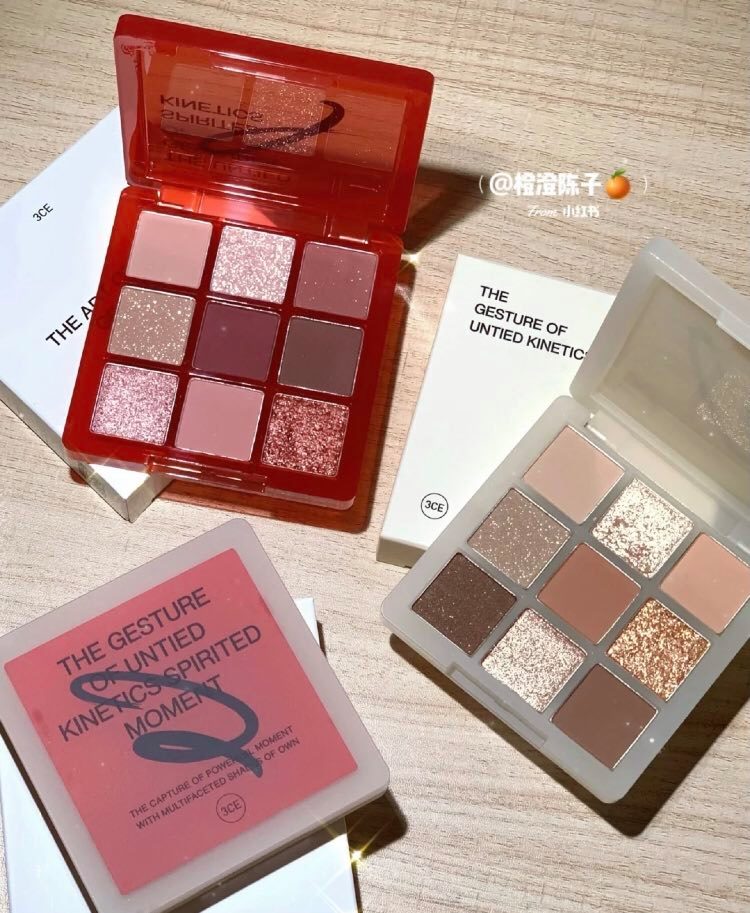 除了唇釉 3CE 也配合秋冬推出全新的「磨砂壳眼影盘」
