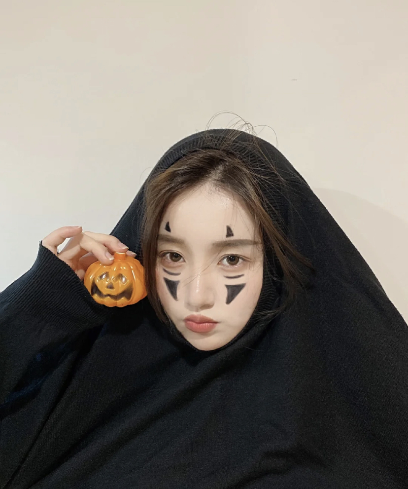 可可爱爱的万圣节妆容,画法超级容易用眼线胶笔就能搞定!