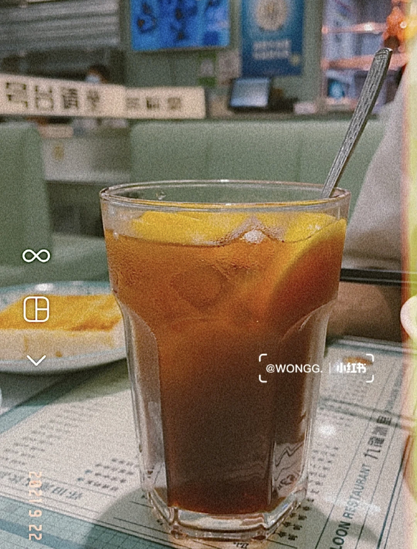 柯达胶卷感的滤镜特别,还带有漏光跟噪点效果,完全就像使用胶卷相机的效果