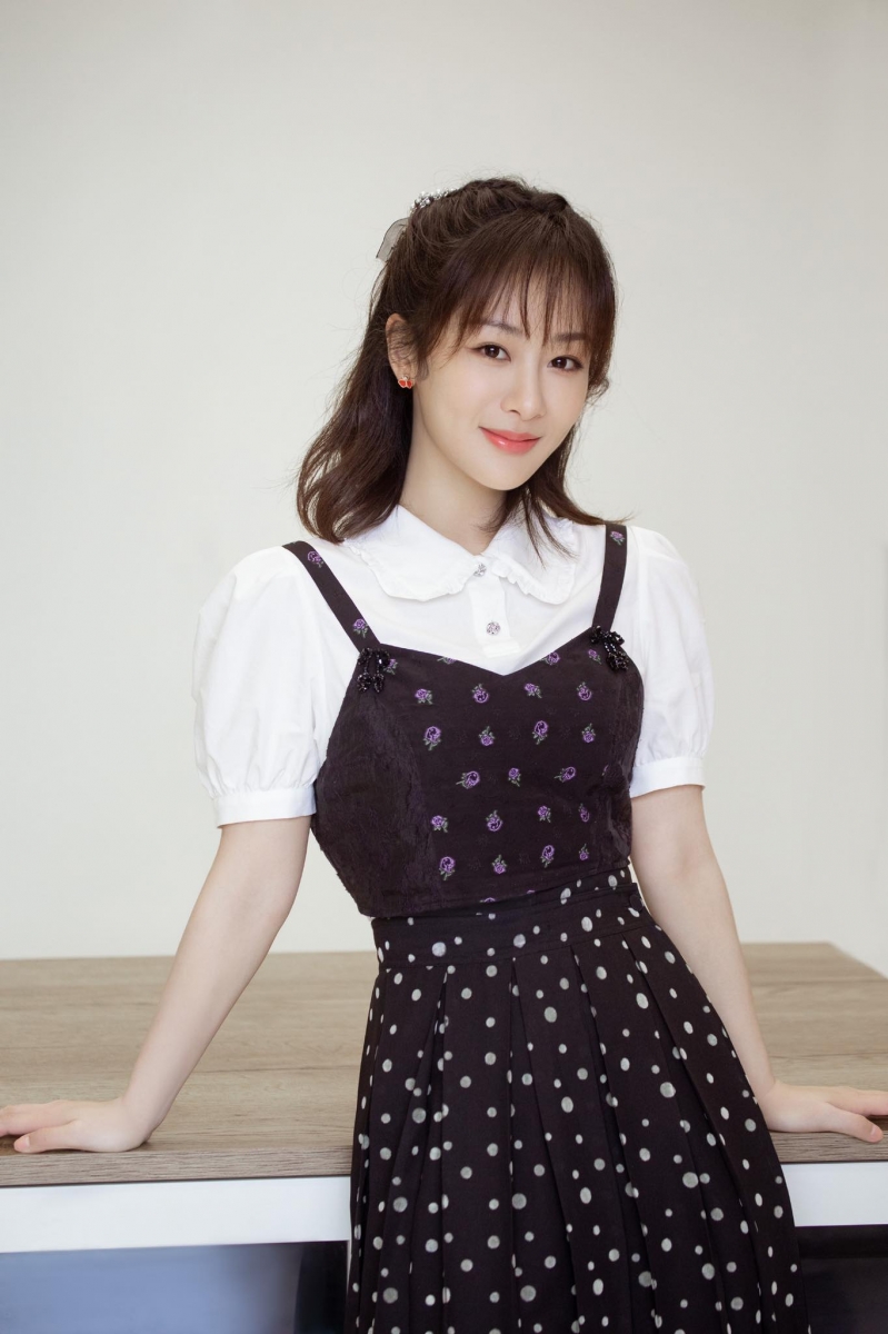 据杨紫本人透露，她1992年出生那年恰逢中国在申办奥运，由于爸爸很爱国，因此决定在女儿名字「杨旎奥」里用上奥运的「奥」字，祝愿国家申办奥运成功。