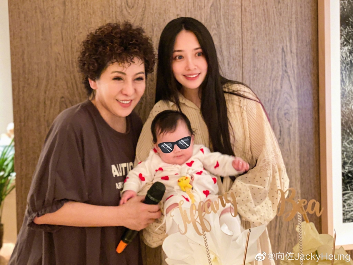 陈岚炫富式地奖励儿媳妇的回应也引发网友两派论战!部分网民羡慕郭碧婷和陈岚的婆媳关系「太宠儿媳妇了~真是好婆婆」