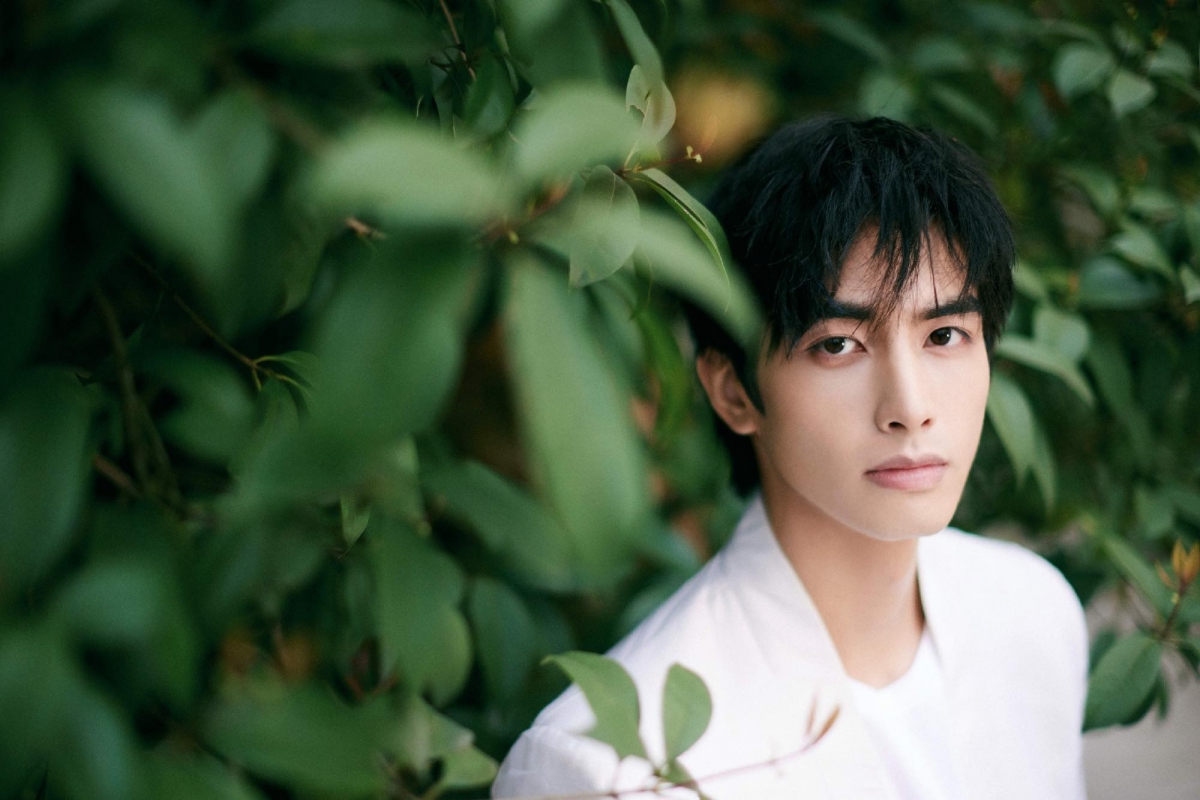 宋威龙真名是「宋世全」，后来妈妈希望小孩长大后成龙成风有一番作为，因此以「像龙一样威风凛凛」为发想，为他改名「宋威龙」沿用至今。