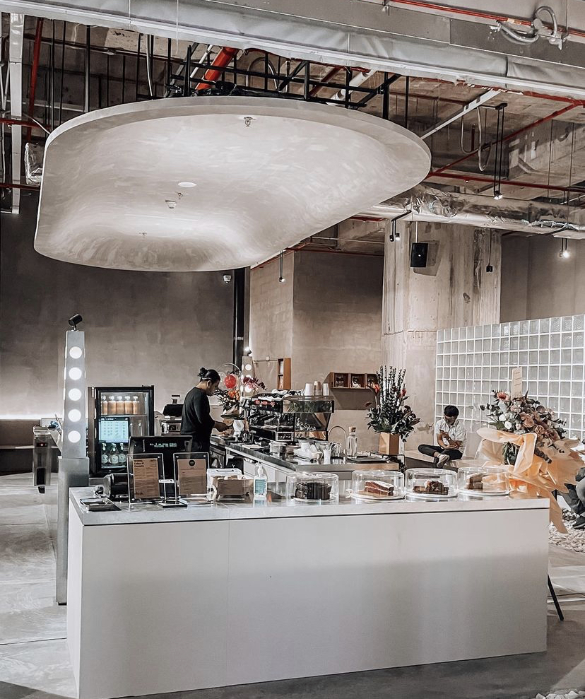 隐藏着一家极简风咖啡店，可以在这里边阅读边喝咖啡