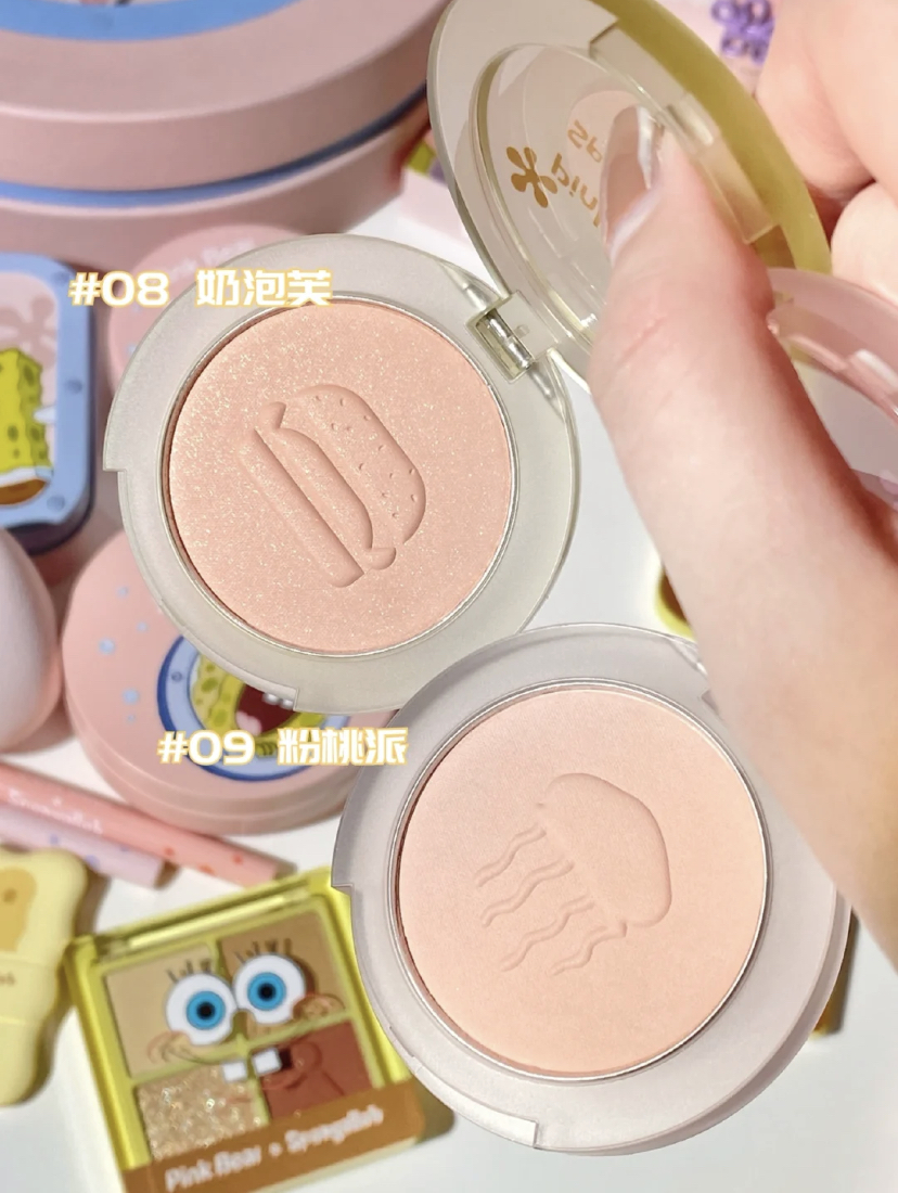 新色腮红分别是带有细闪的奶油杏色,以及少女感满满的奶茶色