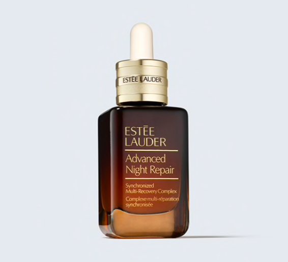 Estee Lauder雅诗兰黛小棕瓶中含有10%二裂酵母成分,主打修复、抗老,有效激活胶原蛋白增生以及肌底新生细胞更新。目前这款护肤界史上第一款精华液已经更新到了第7代升级配方,使肌肤更快速恢复水润饱满状态,主打3星期就能达到修复细纹效果。