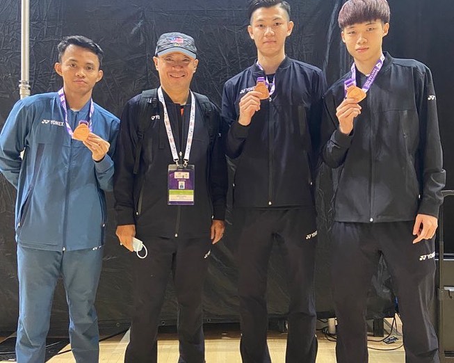 黄智勇今年初在波兰公开赛决赛中战胜资深西班牙老将艾比安,赛后接受访问时表示自己会继续积极训练,以求提高水平,同时也向现役第一男单李梓嘉看齐,希望自己有朝一日也可以和对方一样征战世界级水平「全英赛」并夺下冠军。  有不放弃的韧劲、和对手/队友惺惺相惜的运动精神,同时也有谦虚不断求进步的好心态,值得敬佩!