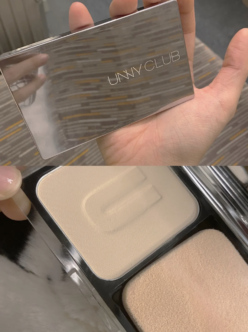 外壳是非常高级的镜面设计!粉饼还可以干湿两用!