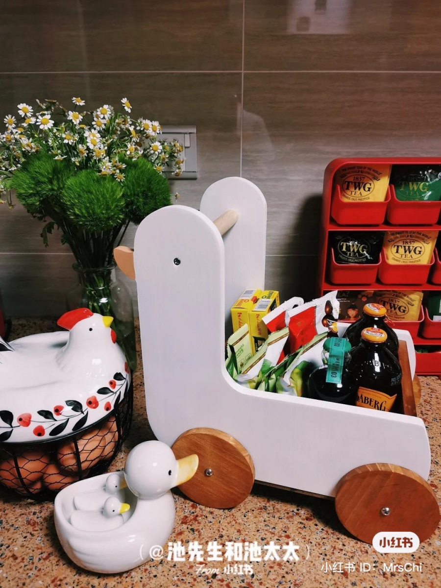 接下来，想要打造整齐的书桌肯定都少不了「收纳盒」助攻。