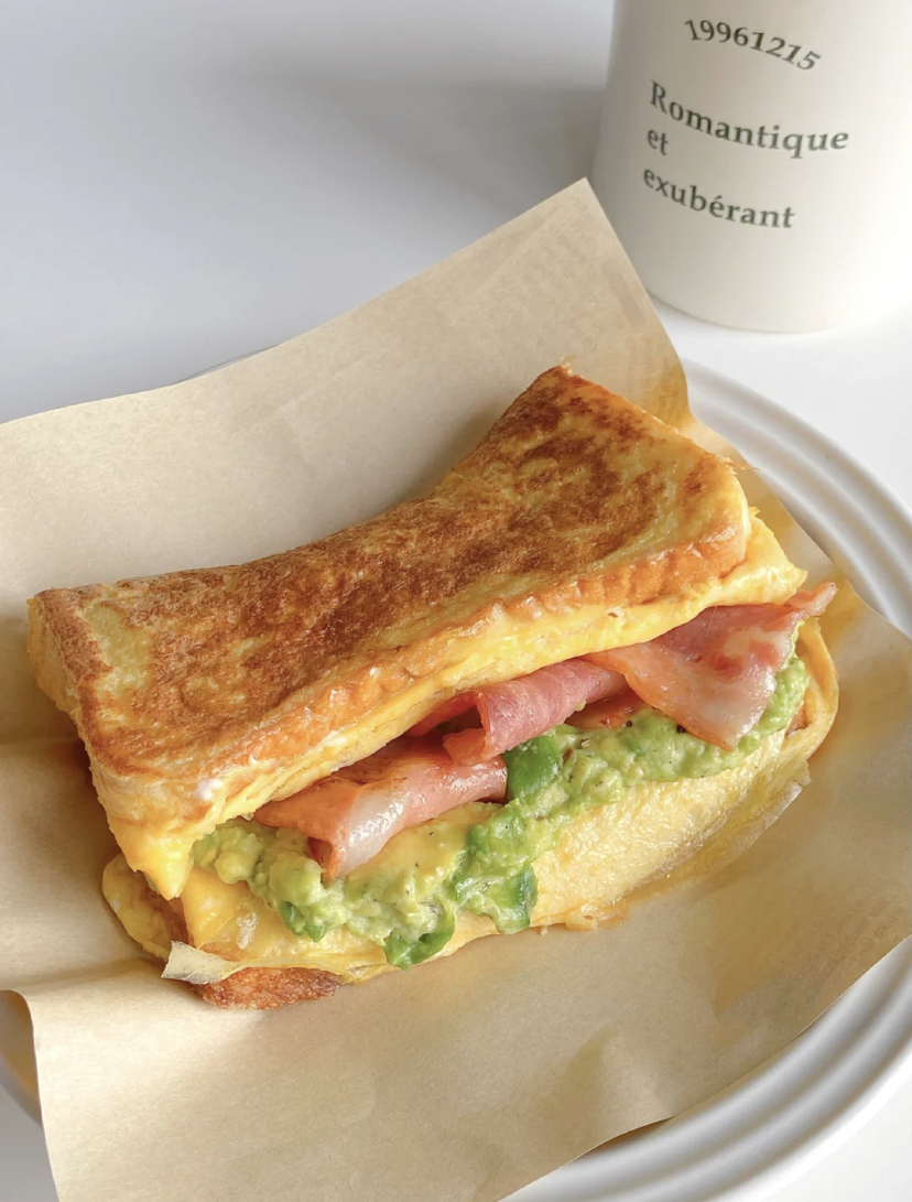 爆浆牛油果培根吐司