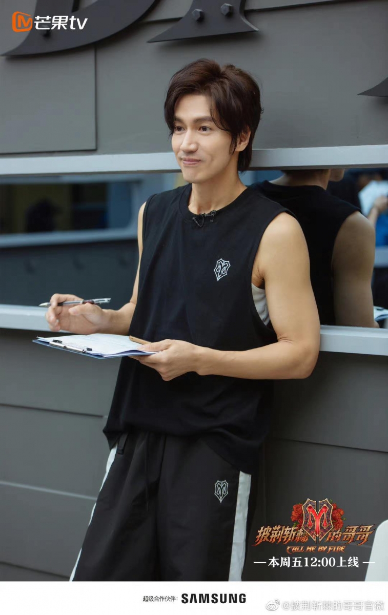 《披荆斩棘的哥哥》中温柔暖心的Jerry言承旭，曾经以原名廖洋震参与出道之作《麻辣鲜师》的拍摄。后来他于2001年在风水师的建议下改名「言承旭」，果真转运、星途闪耀，凭借《流星花园》道明寺一角深入人心，至今依然是大家心中无法取代的经典影视角色！