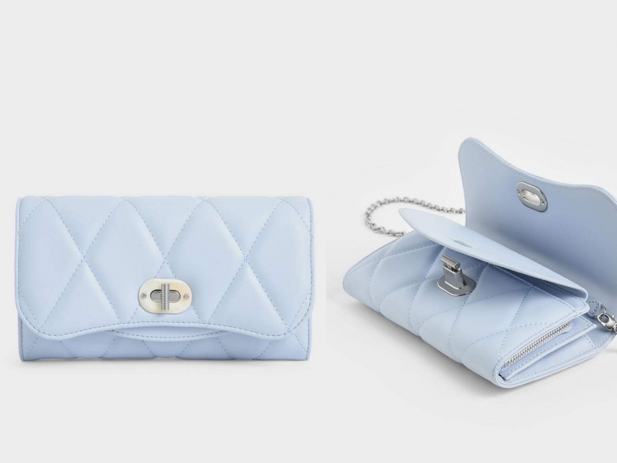 Charles & Keith Quilted Turn-Lock Wallet:小CK小香风菱格纹长皮夹的可搭配性相比短皮夹更高,扣上可拆卸的银色金属链条秒变宴会包,精致感UP~雾面浅蓝色包身配上菱格纹衍缝线尽显高级质感。
