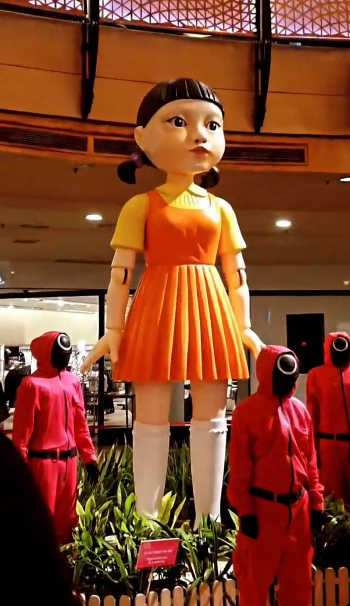 全球爆火的Netflix《鱿鱼游戏》不仅带火了剧中优秀演员,各种出现过的符号元素、超洗脑的「123木头人游戏」之歌、巨型恐怖小女孩等都掀起热议!即日起超惊悚的由于游戏小女孩正式登陆马来西亚啦!