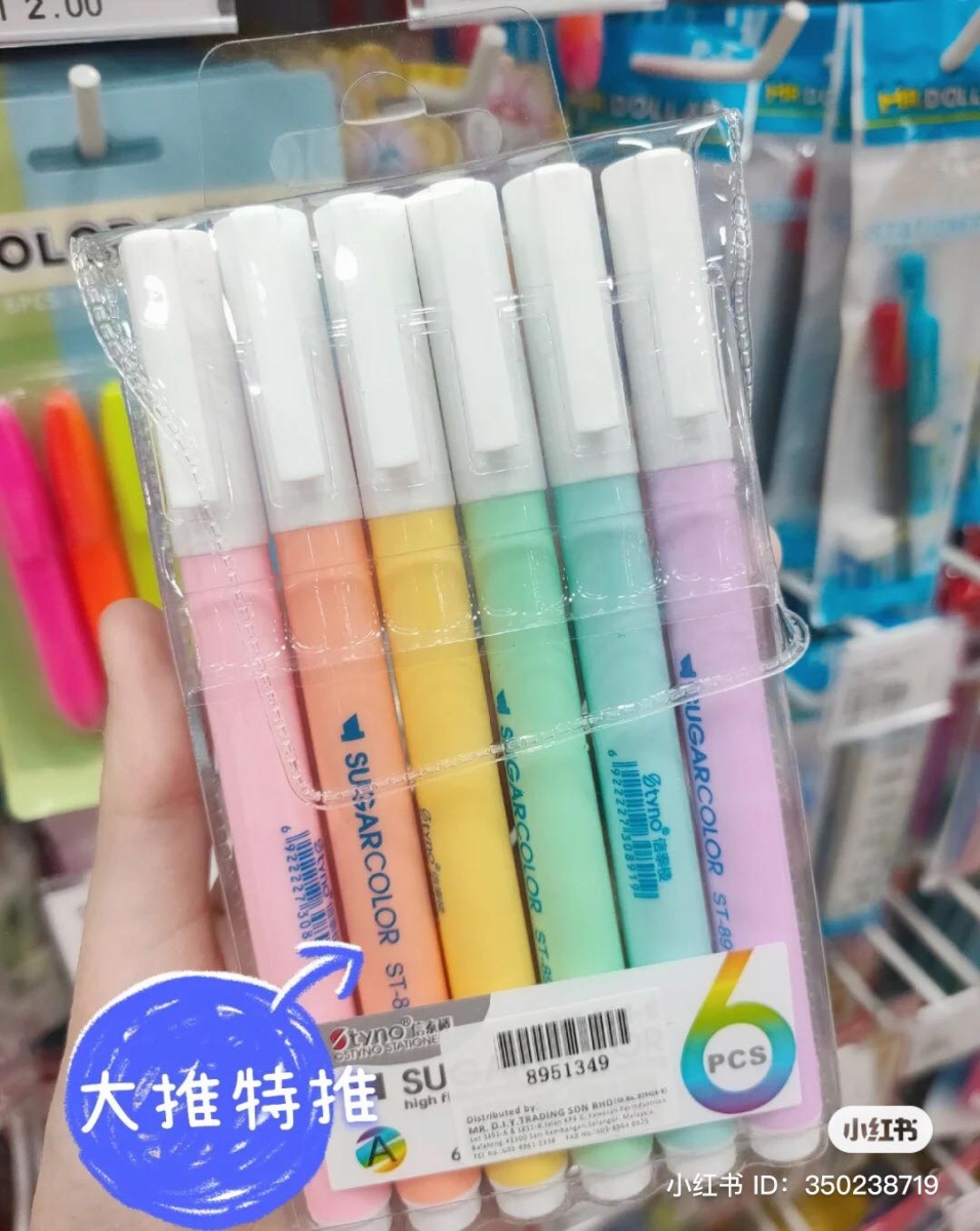 MR.DIY 文具根本是文青控的天堂,只需用最低价就能买到色彩缤纷的墨水笔、圆珠笔以及各种各样小本子来记录每一天的生活或拿来做笔记也非常实用。