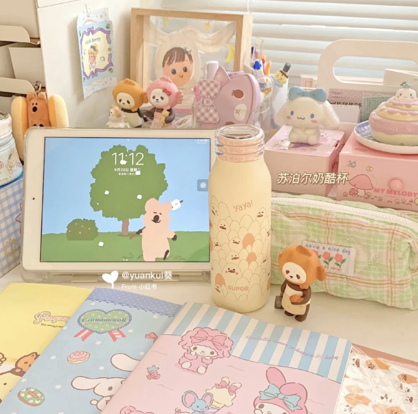 苏泊尔奶酷杯有着奶黄色的瓶身,搭配萌萌的小鸭子