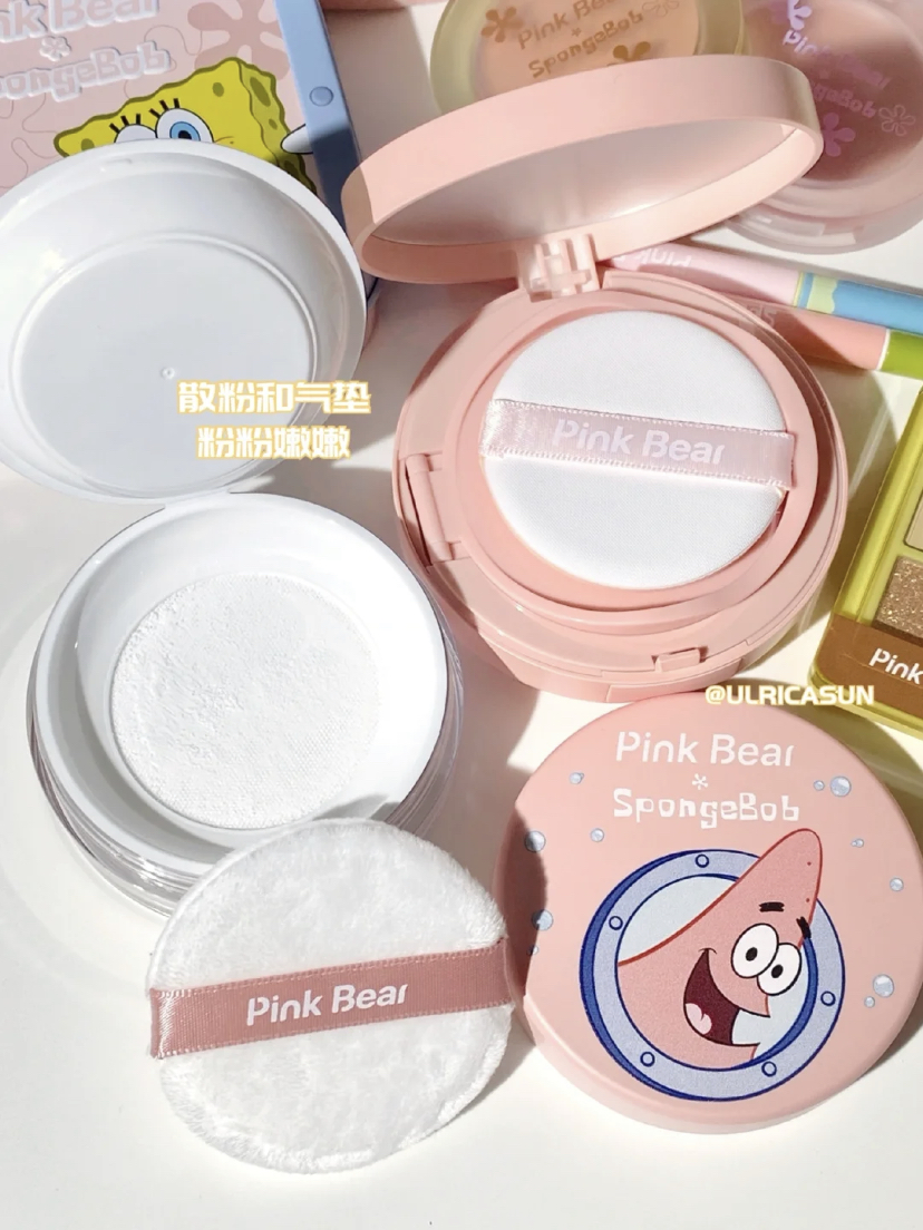 使用吸油小海绵蜜粉定妆后,就能get到无暇的高级底妆啦~