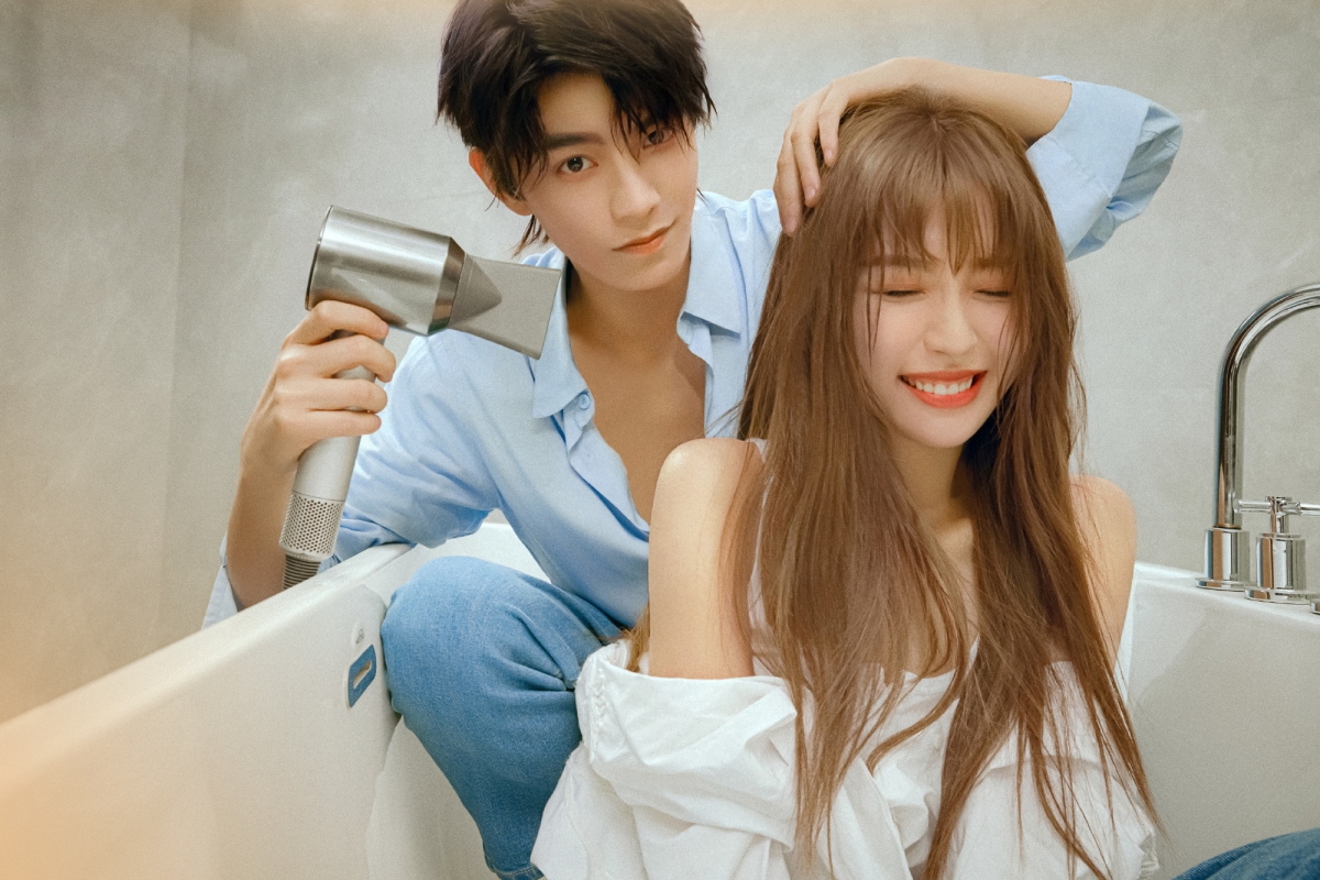 对于《月光变奏曲》选角也获网民大赞满意，特别是丁禹兮将温润如玉以及自恋傲娇的性格切换自如，演技感染力好到没话说。