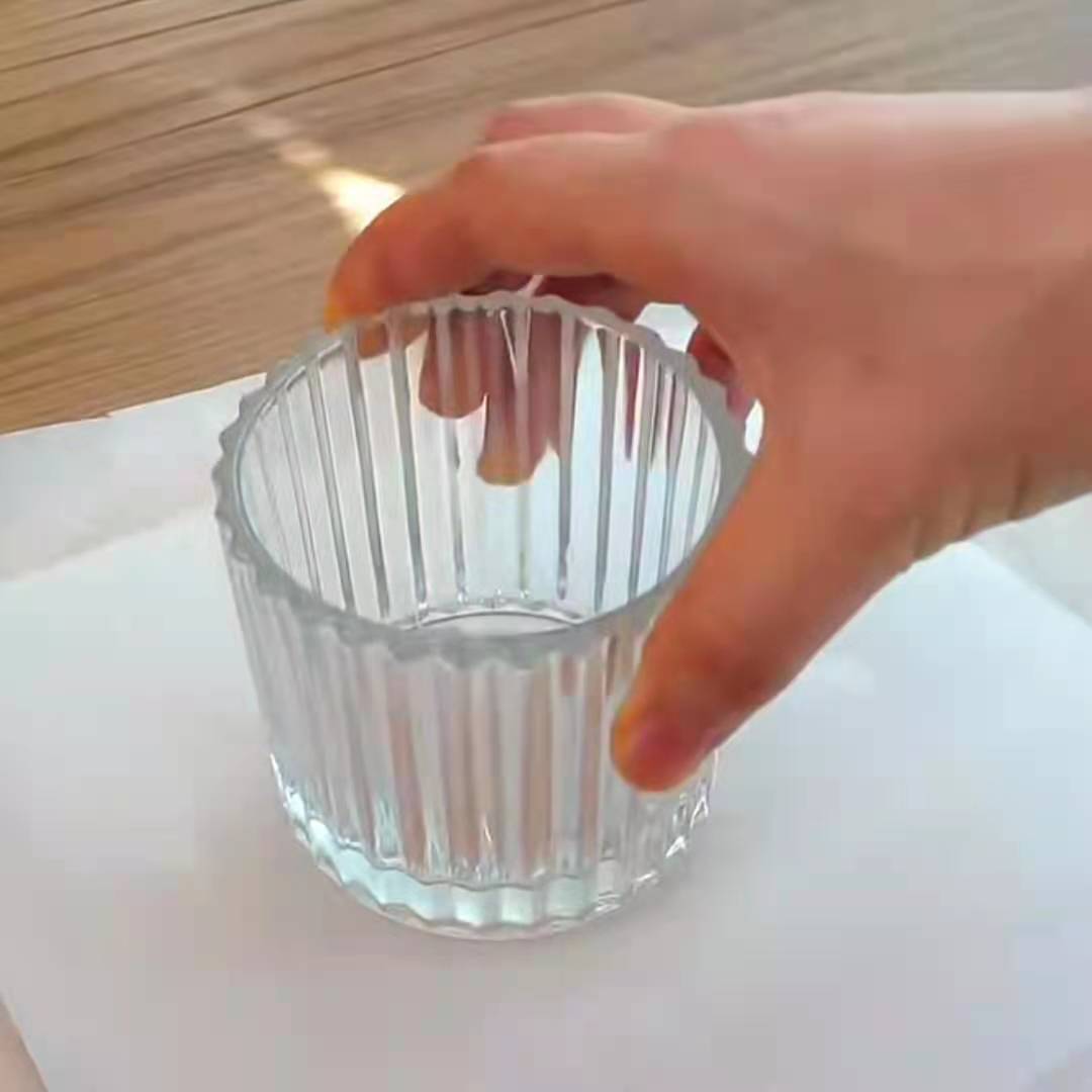 用杯子轻轻压平即会形成圆形