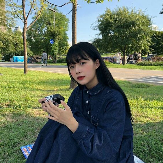 选择彼此了解及感兴趣的话题,这样能更加容易的聊起来,而且跟对方也会增加亲近感!