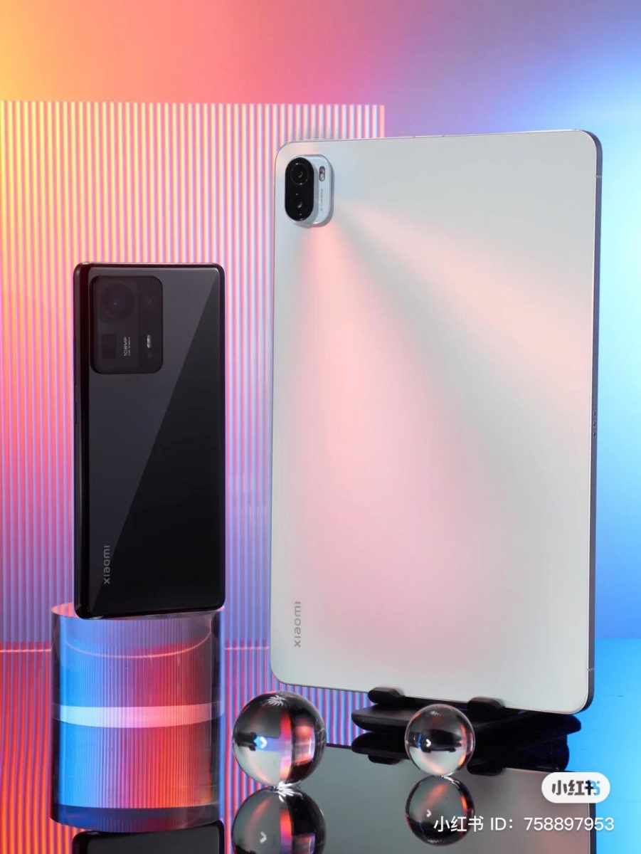 「小米平板 5 」值得剁手 5 个亮点!光是看那彩虹渐变粉的颜值少女心不自觉泛滥起来 ❤️