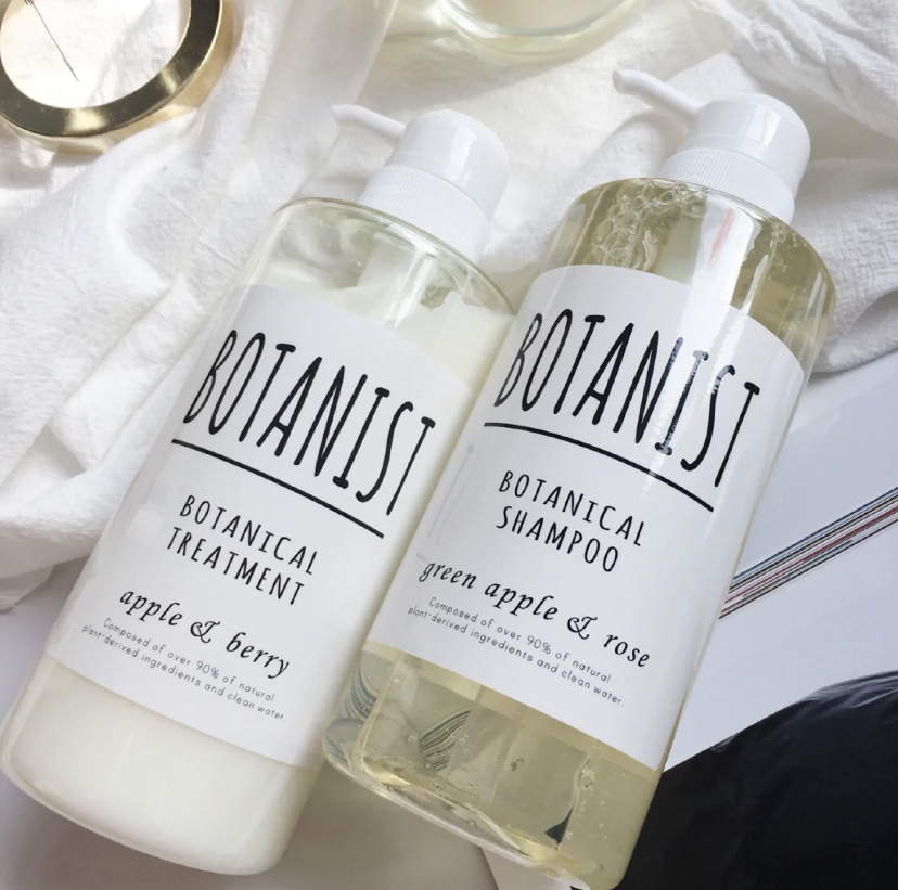 连获日本COSME奖的植物学家修护洗发水，适合干燥缺水的发质使用。