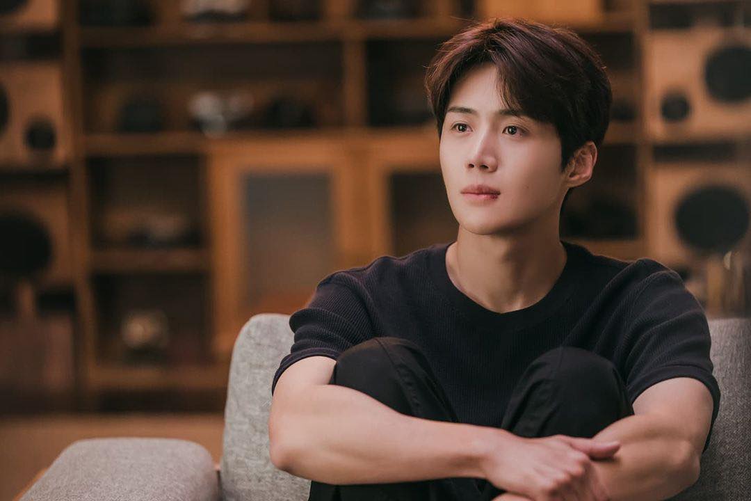 D社在过程中还从崔女身边的朋友口中了解到,崔女这次大动作匿名爆料、毁掉金宣虎,是因为想让对方回到自己身边。