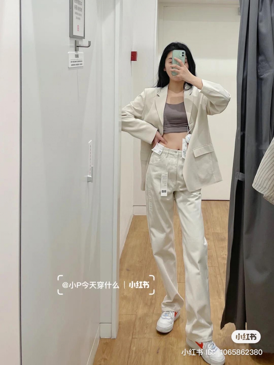 优衣库系列的裤子向来都是快时尚品牌中数一数二质感和颜值并存的单品。每一款穿在身上都是舒服的体验同时,也能满足日常穿搭需求