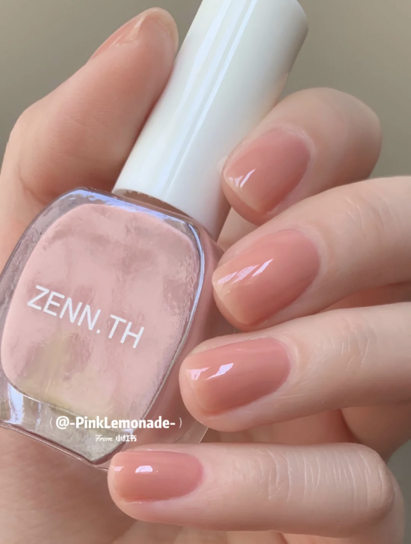 泰国女生超爱的平价指甲油，色号选择非常多，这款温柔的豆沙色是爆款色号哦！