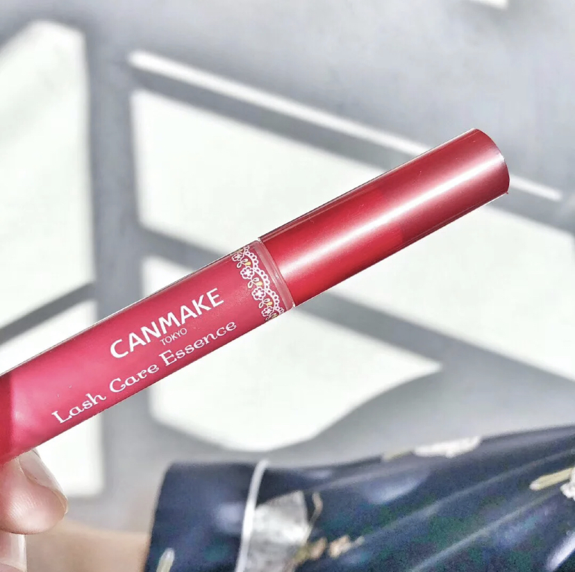 Canmake睫毛滋养液含有七种草本植物成份,像是日本龙胆及亚洲人蔘