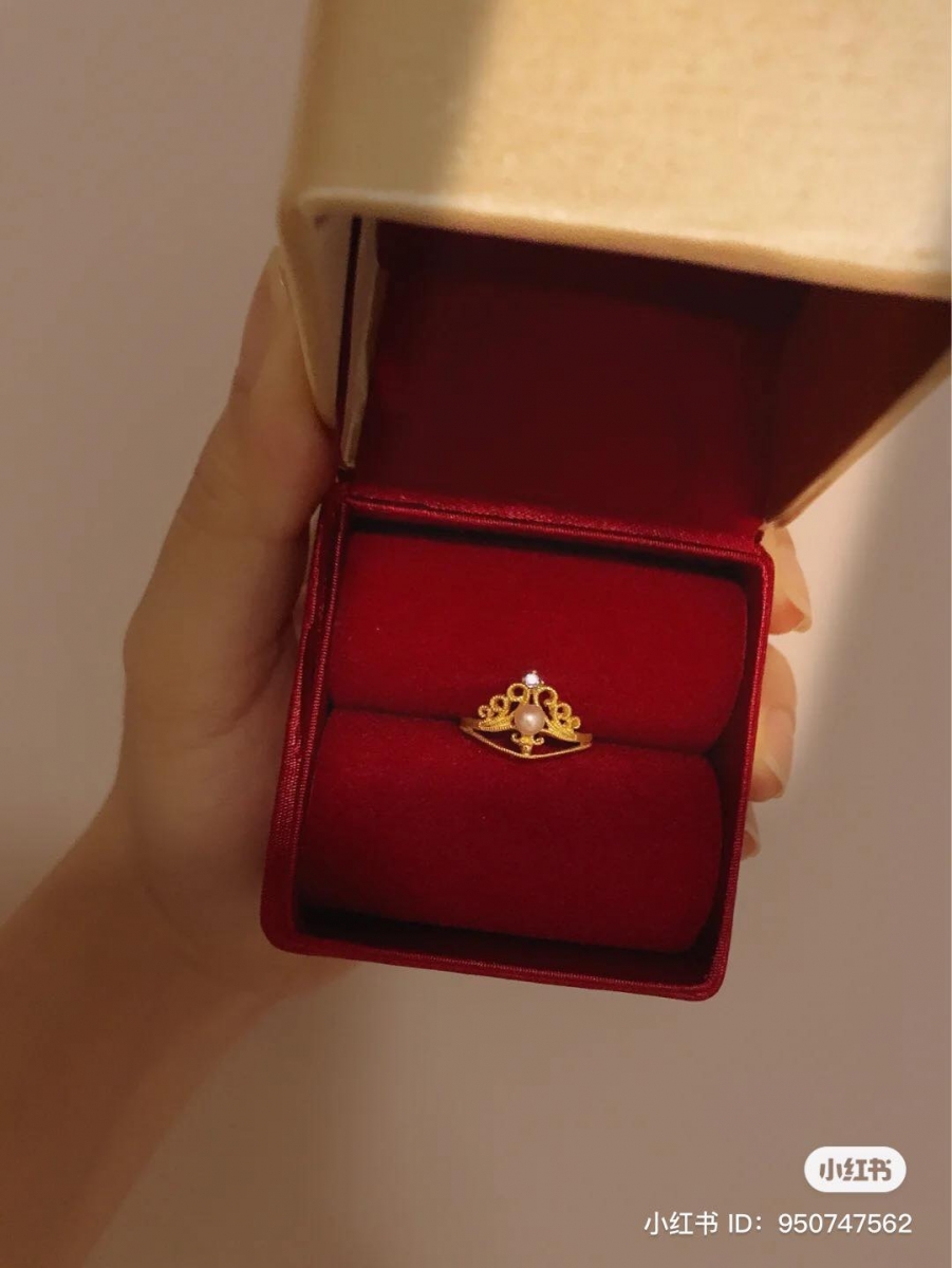 PINK BOX . 金皇冠珍珠戒指