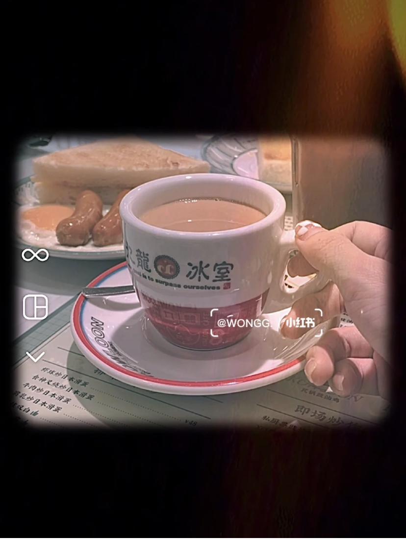 带有黑色边框的胶片滤镜特效,同样带有漏光效果,更适合用来拍视频