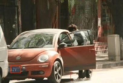 没想到戚薇真的被李承铉的浪漫告白给收服于 2014 年官宣恋情。同年 8 月 李承铉也在塞班岛度假时候向戚薇求婚,当时李承铉用了不流利中文说出一段浪漫告白「我会永远爱你,我会永远当你的朋友、爱人、兄弟、儿子,还有一样我想当你的老公」。