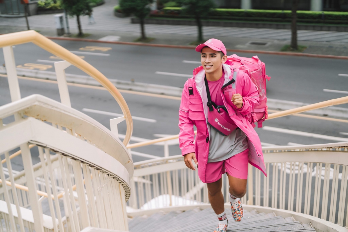 25岁外送天菜李得益外型很阳光,Pat Tme接外送希望给家里更好的生活。