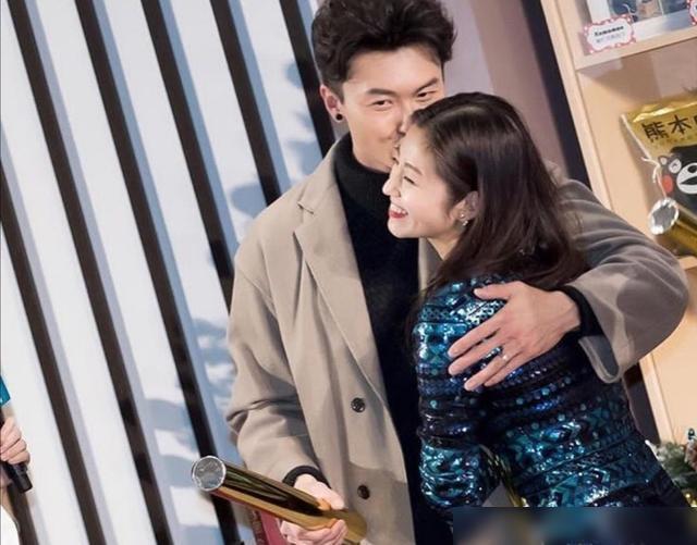 正因陈自瑶对老公与蔡思贝的绯闻耿耿于怀，即便和老公重修旧好，也很表明「有她就没有我」态度