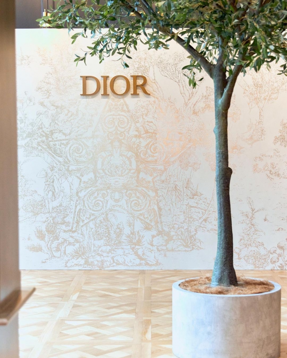 各国巡回展出的 DIOR CAFE 终于来到马来西亚了~终于不用羡慕外国的月亮有多圆,本地也能奢享贵妇级的下午茶。