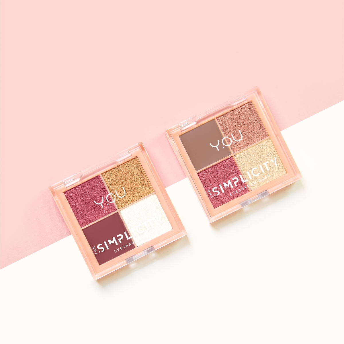 The Simplicity Eyeshadow Quad 是一款非常可爱的四色迷你盘，色号分别有：01 Flair 、02 Smart、03 Street、05 Glam、06 Fresh ，每一个都毫无废色可言而且还能根据穿搭风格做出混搭令双眸更有层次神采，轻松 GET 好感系魅力电眼。