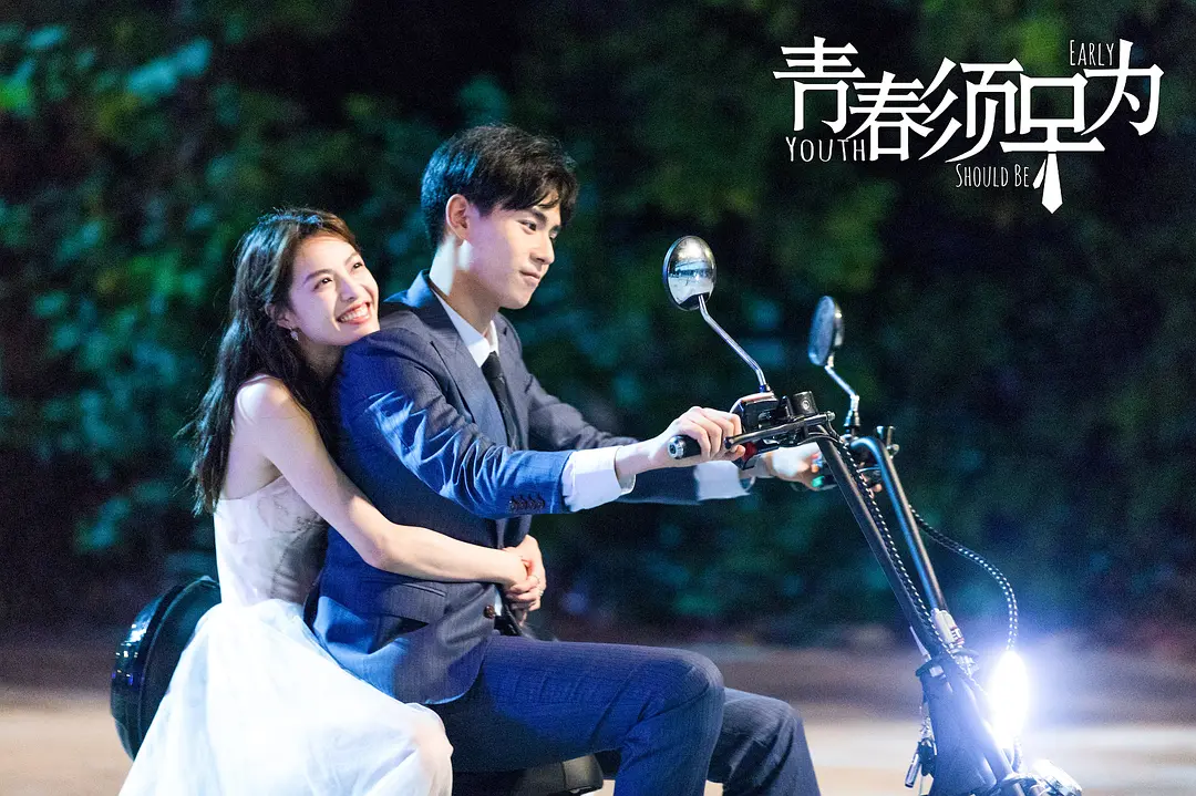 该剧也是胡一天和钟楚曦两人首次合作,虽是一部励志爱情剧,但故事节奏快搞砸了剧情,甚至在部分情节中显得有些不切实际,让剧迷很难投入!