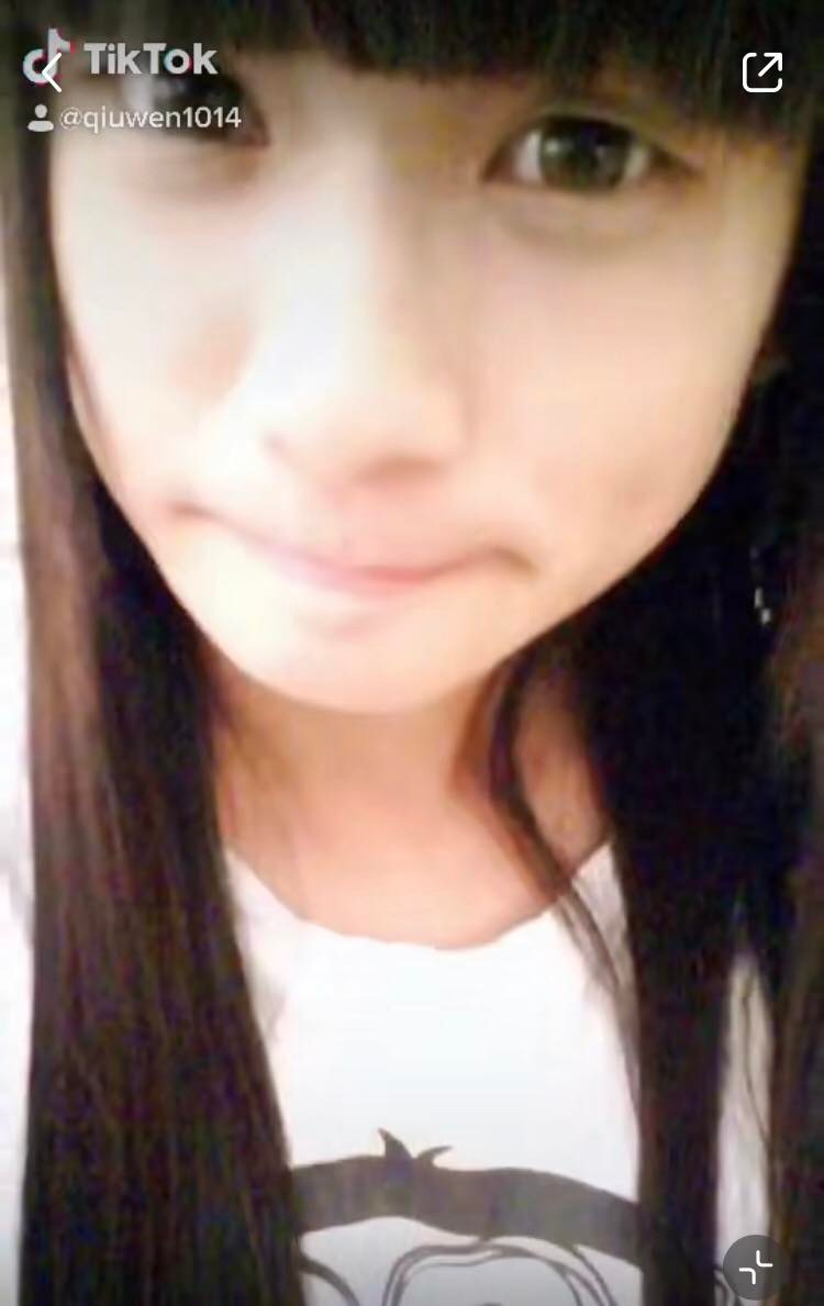 不是天生丽质的女孩子,我有发过我小时候的照片,丑丑的~所以在变美这条路上我花了很多功夫