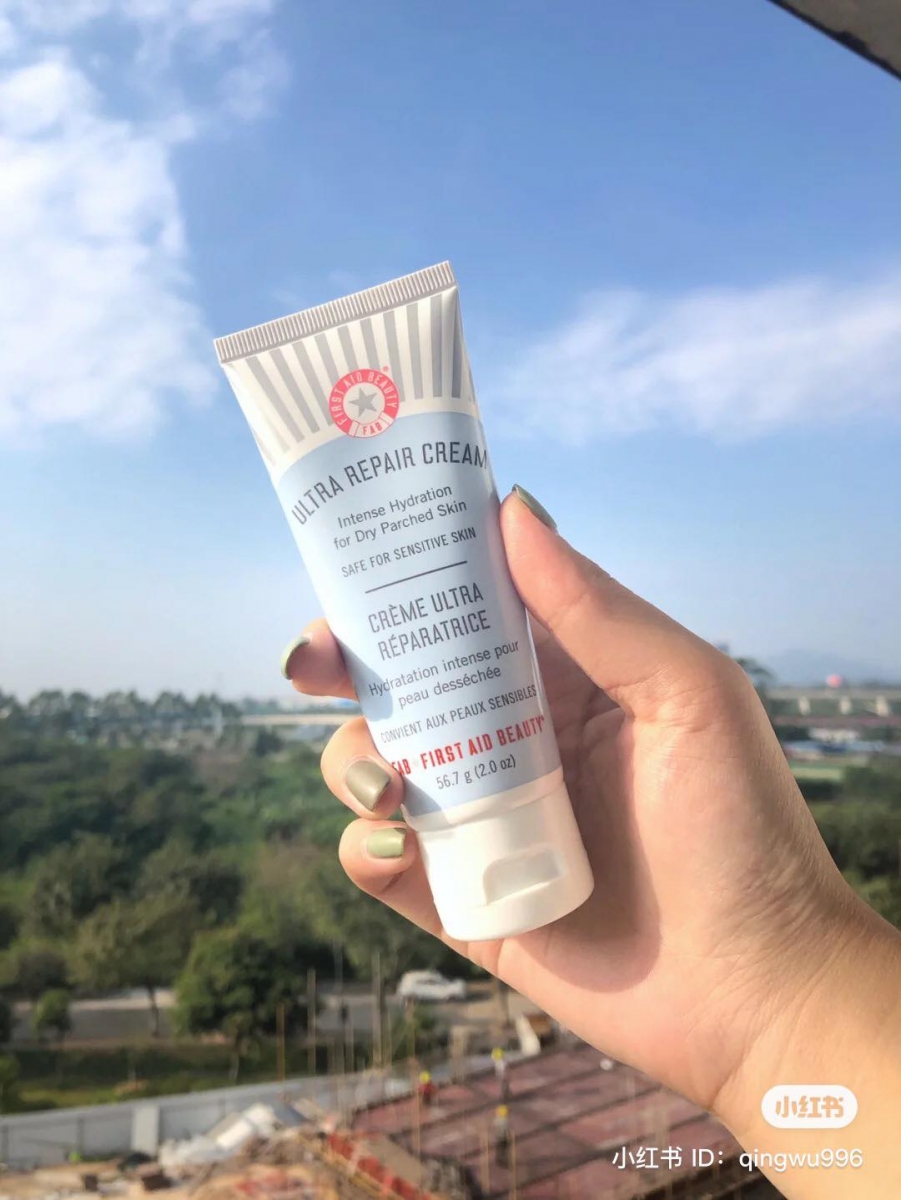 据称,舒缓修护的效果也非常赞~有助立即镇定泛红敏感或任何肌肤不适,提升肌肤的修复质量!